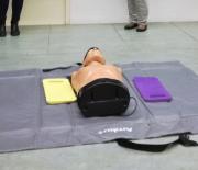reanimatie met AED tijdens EHBO examen in De Ronde Venen